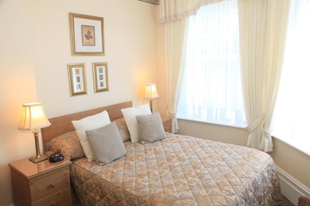 The Newark Hotel Борнмът Екстериор снимка
